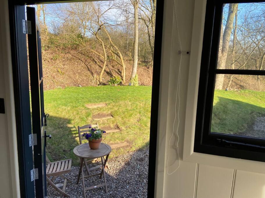 Сasa de vacaciones Peaceful Shepherd's Hut In Beautiful Countryside.